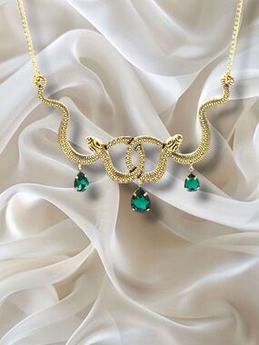 Serpent serpentine Snake Necklace with Green Gemstones